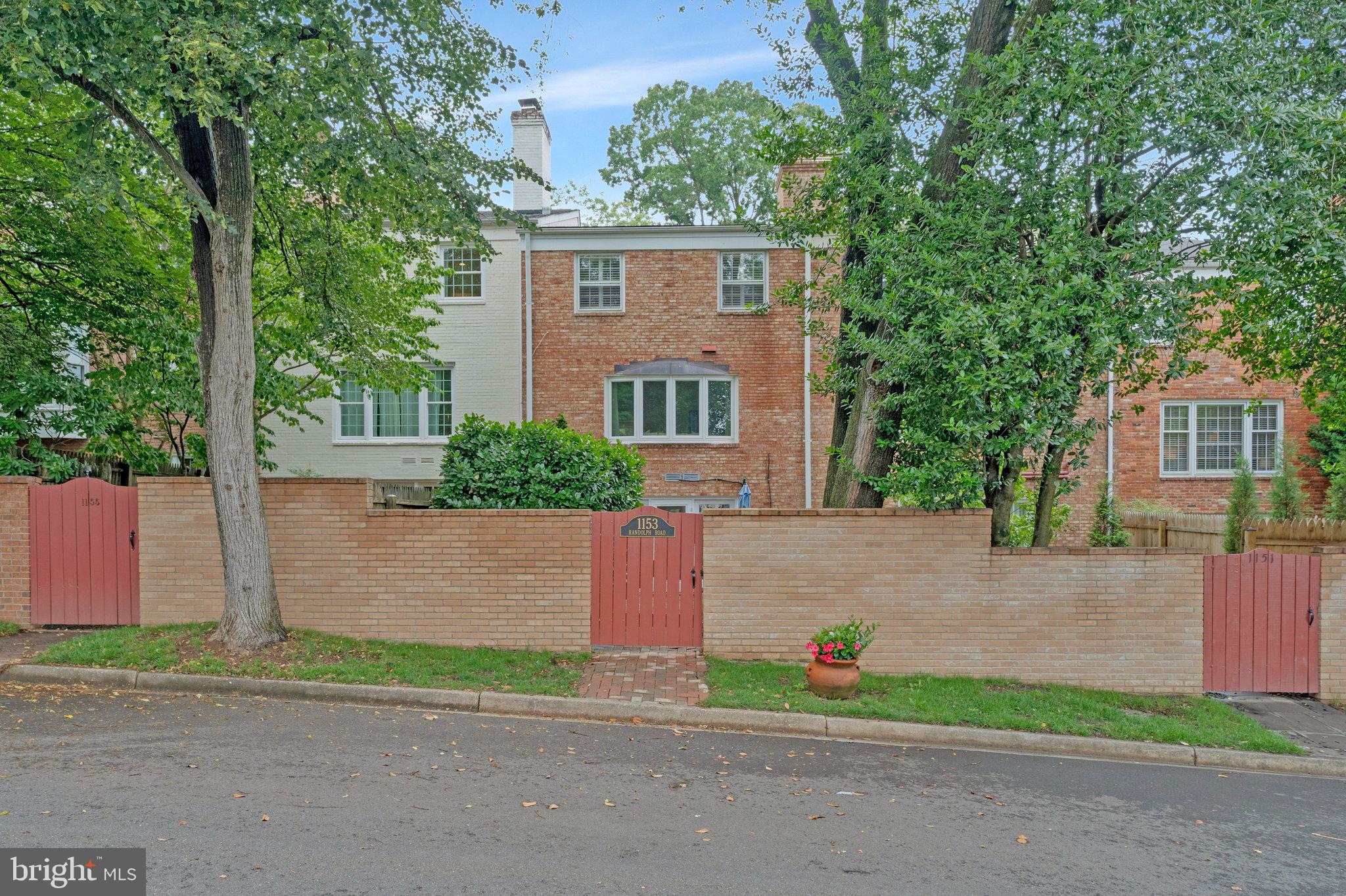 KINGS MANOR - Residential