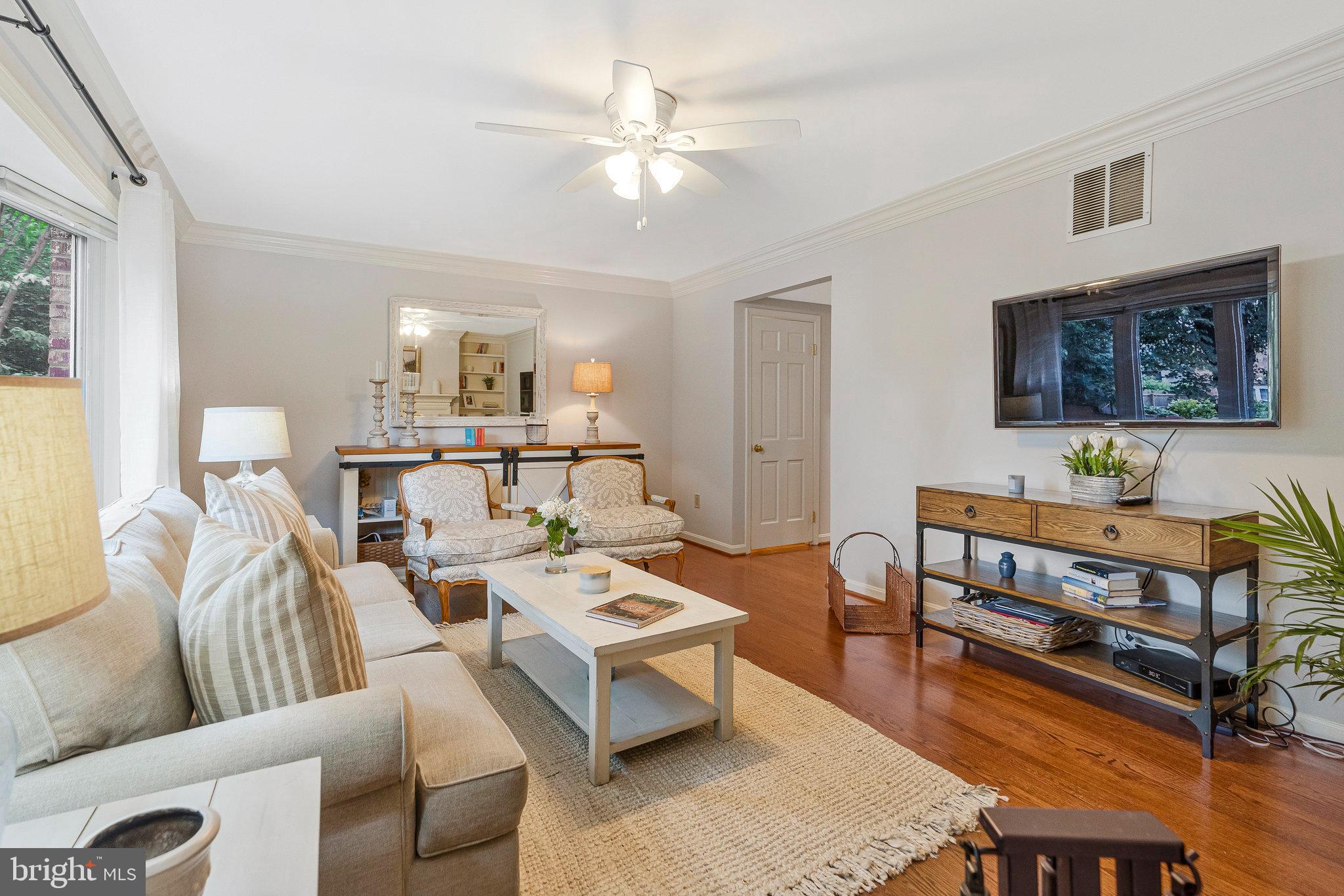 KINGS MANOR - Residential