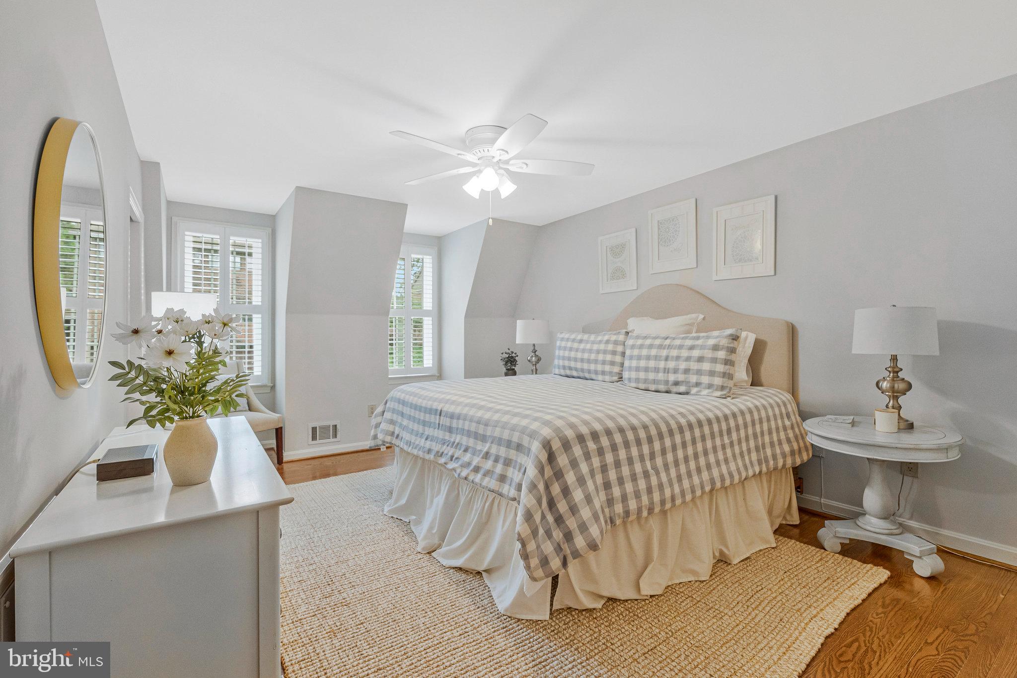 KINGS MANOR - Residential