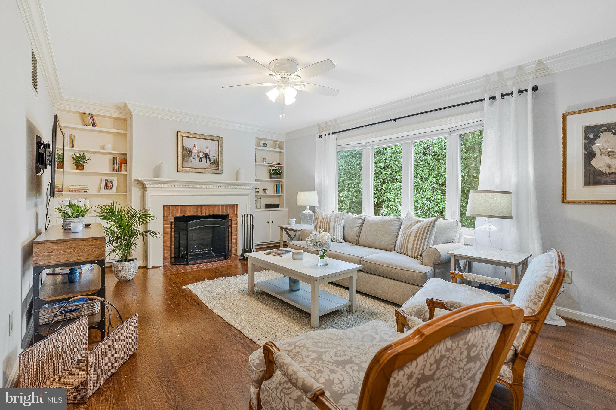 KINGS MANOR - Residential
