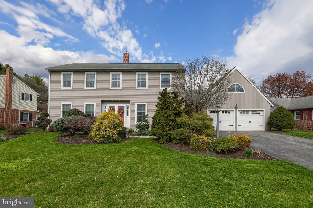 Photo of 419 COUNTRYSIDE DR, EPHRATA, PA 17522 (MLS # PALA2033188)