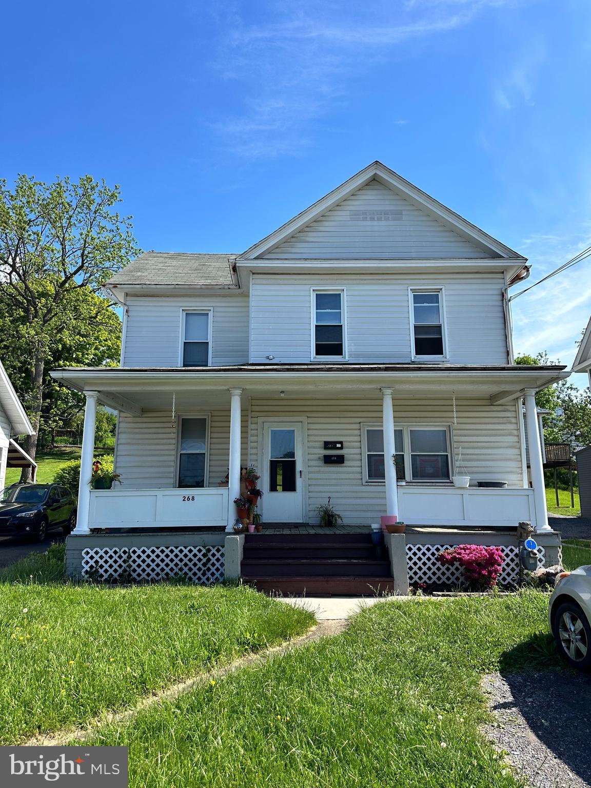 Main image without alt text