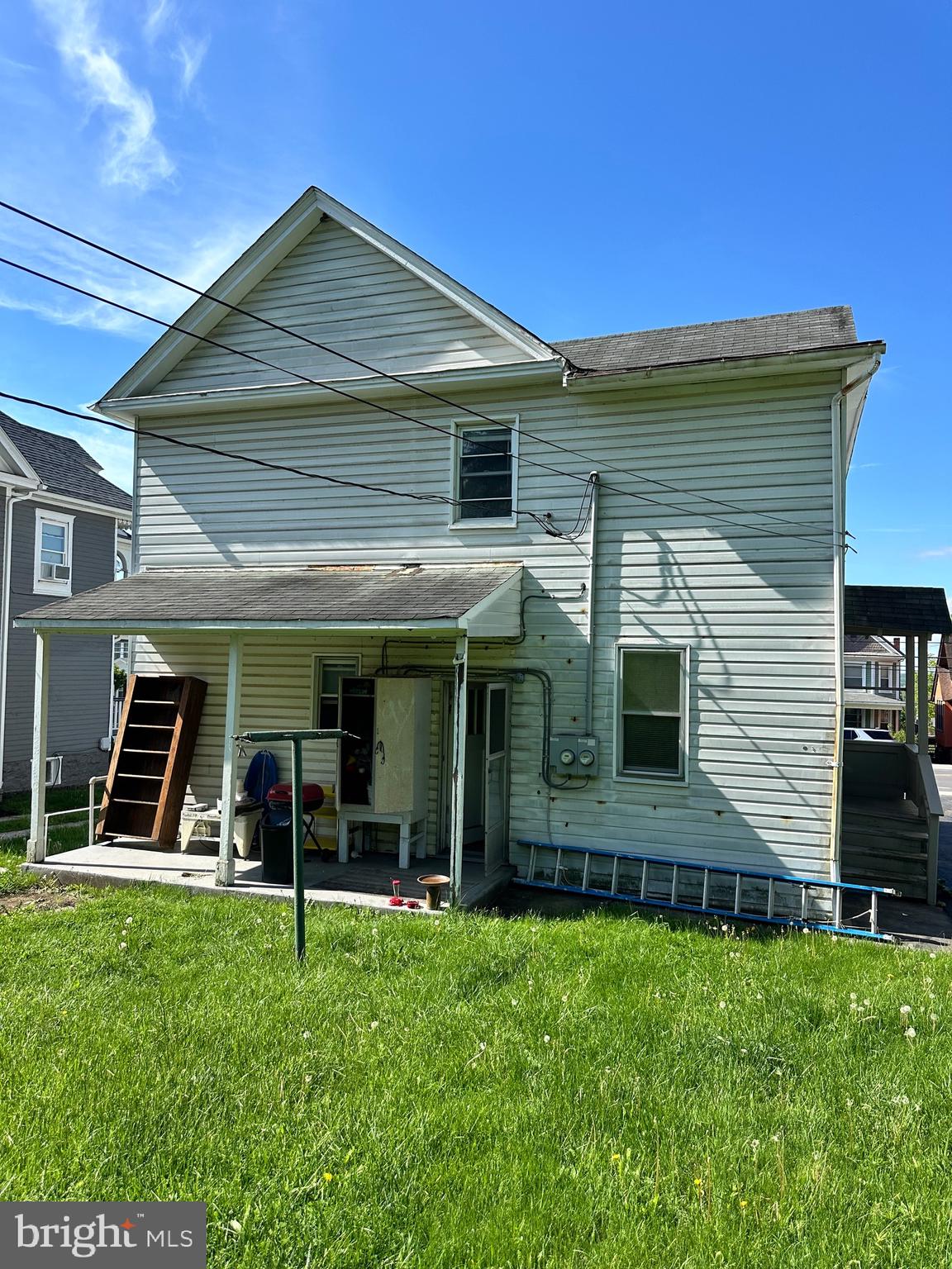 Main image without alt text