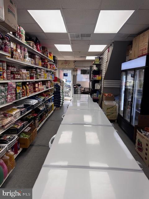 WHITMAN - Commercial Sale