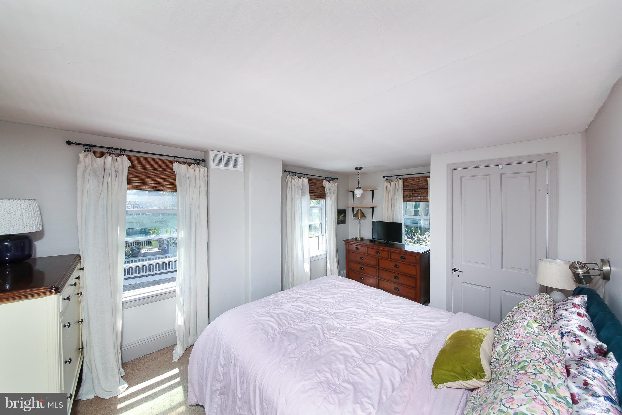 IVYLAND GARDENS - Residential