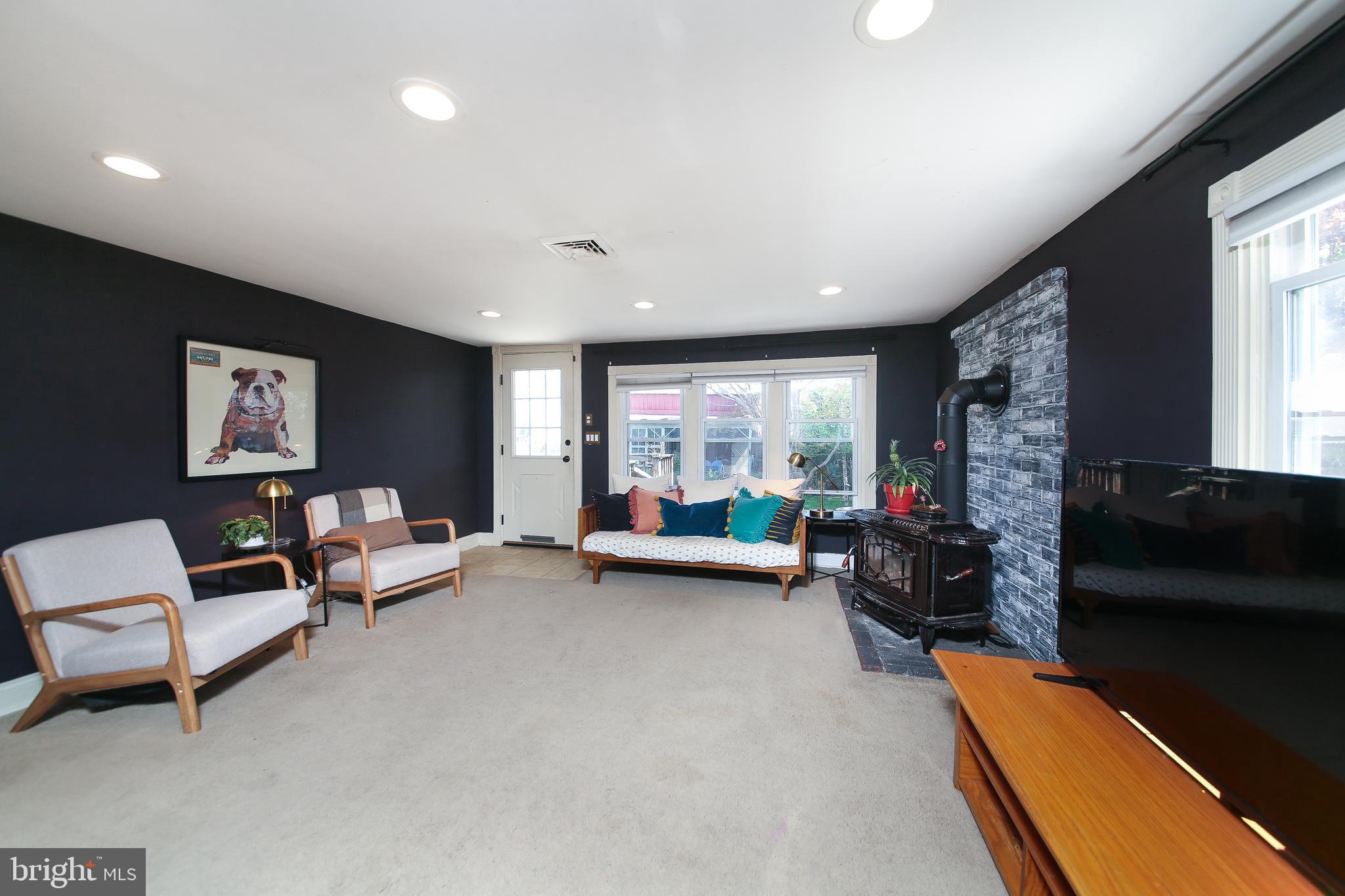 IVYLAND GARDENS - Residential