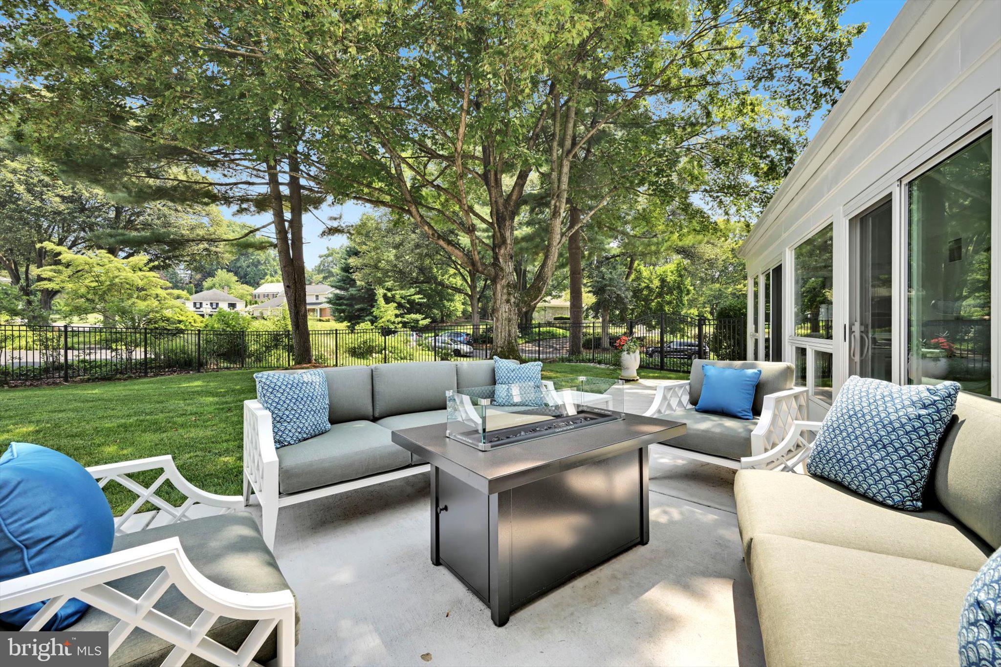 SCHOOL LANE HILLS - Residential