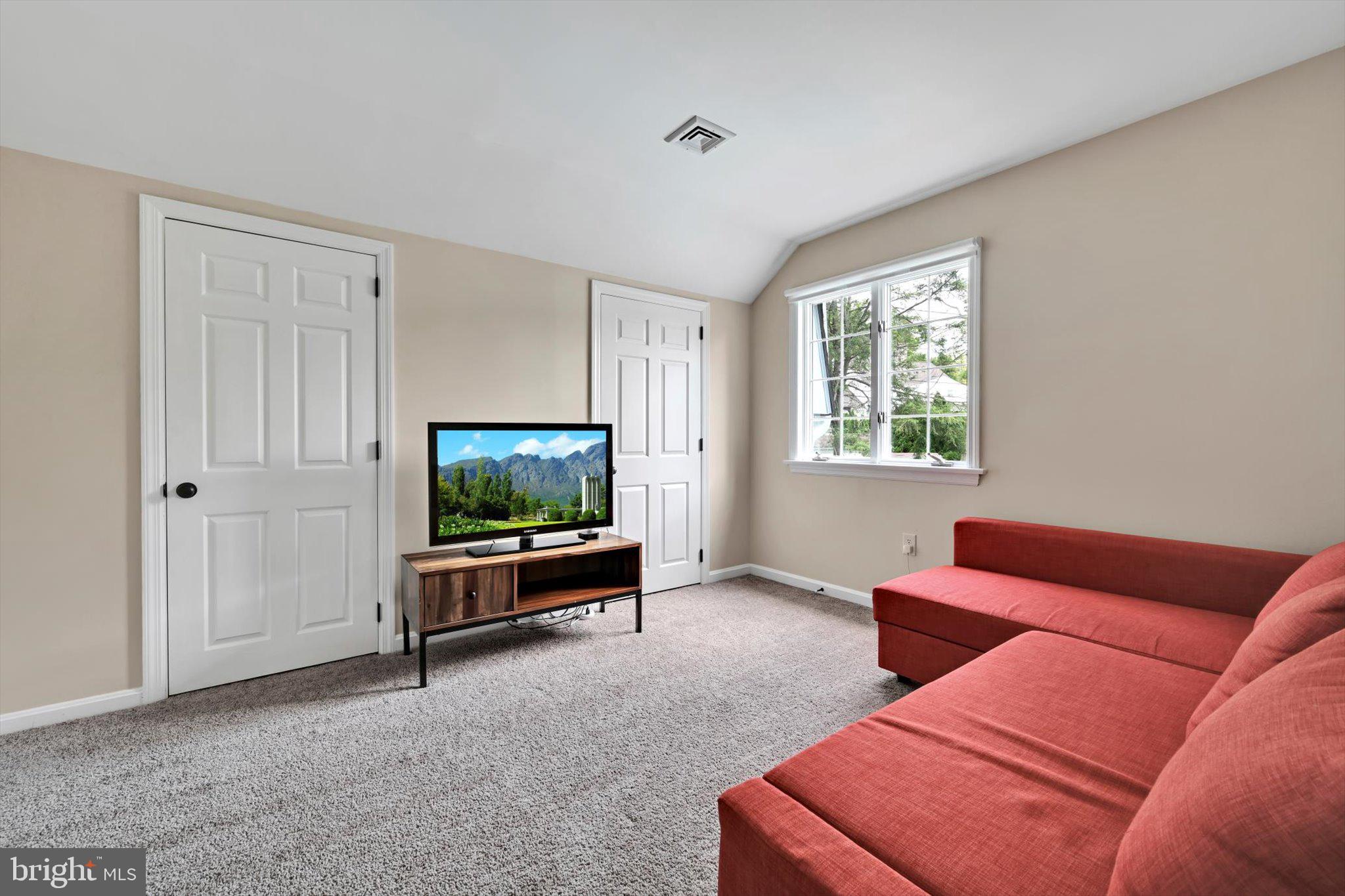 SCHOOL LANE HILLS - Residential