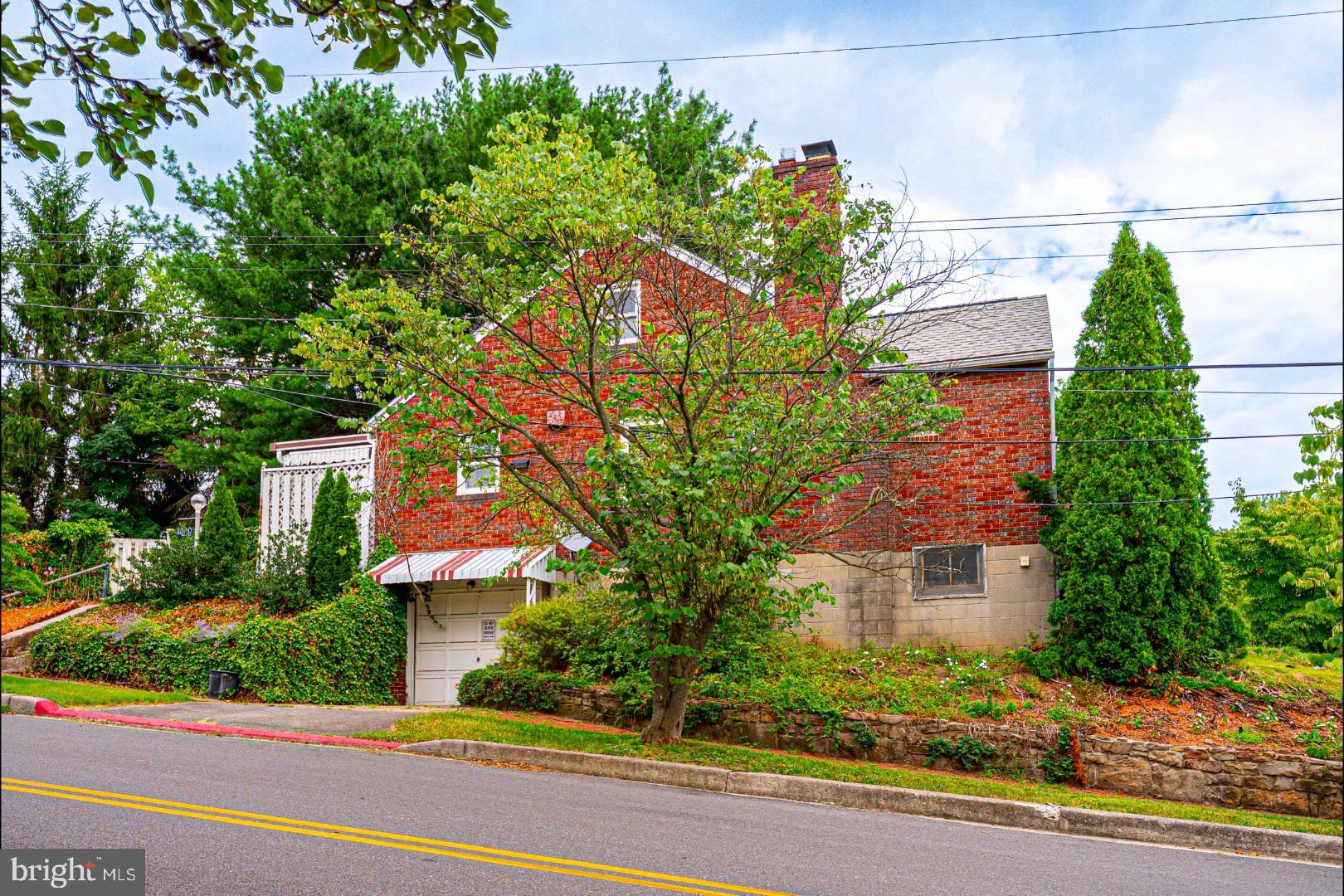 1000 KENT AVENUE