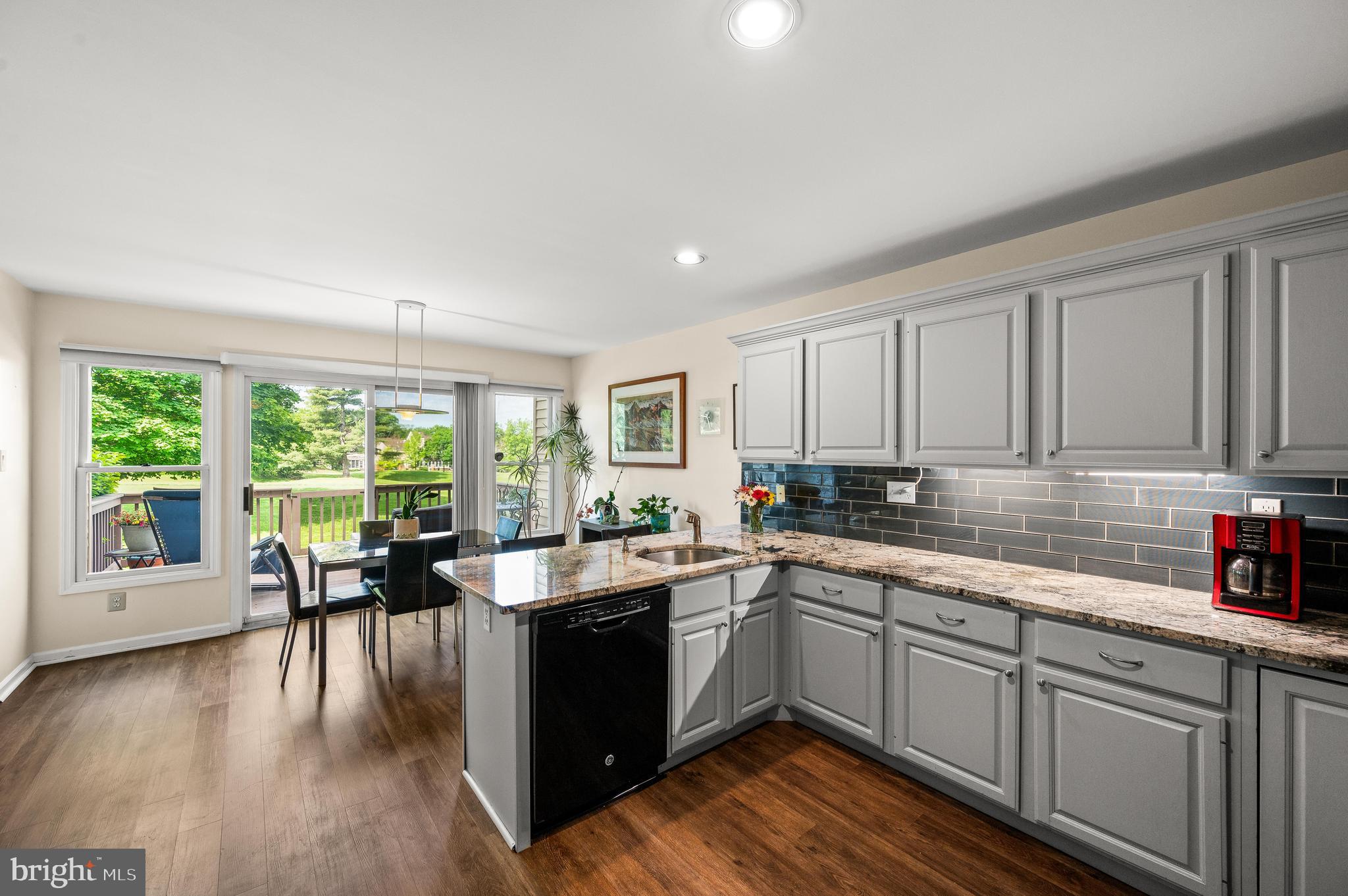 PINE CREST - Residential