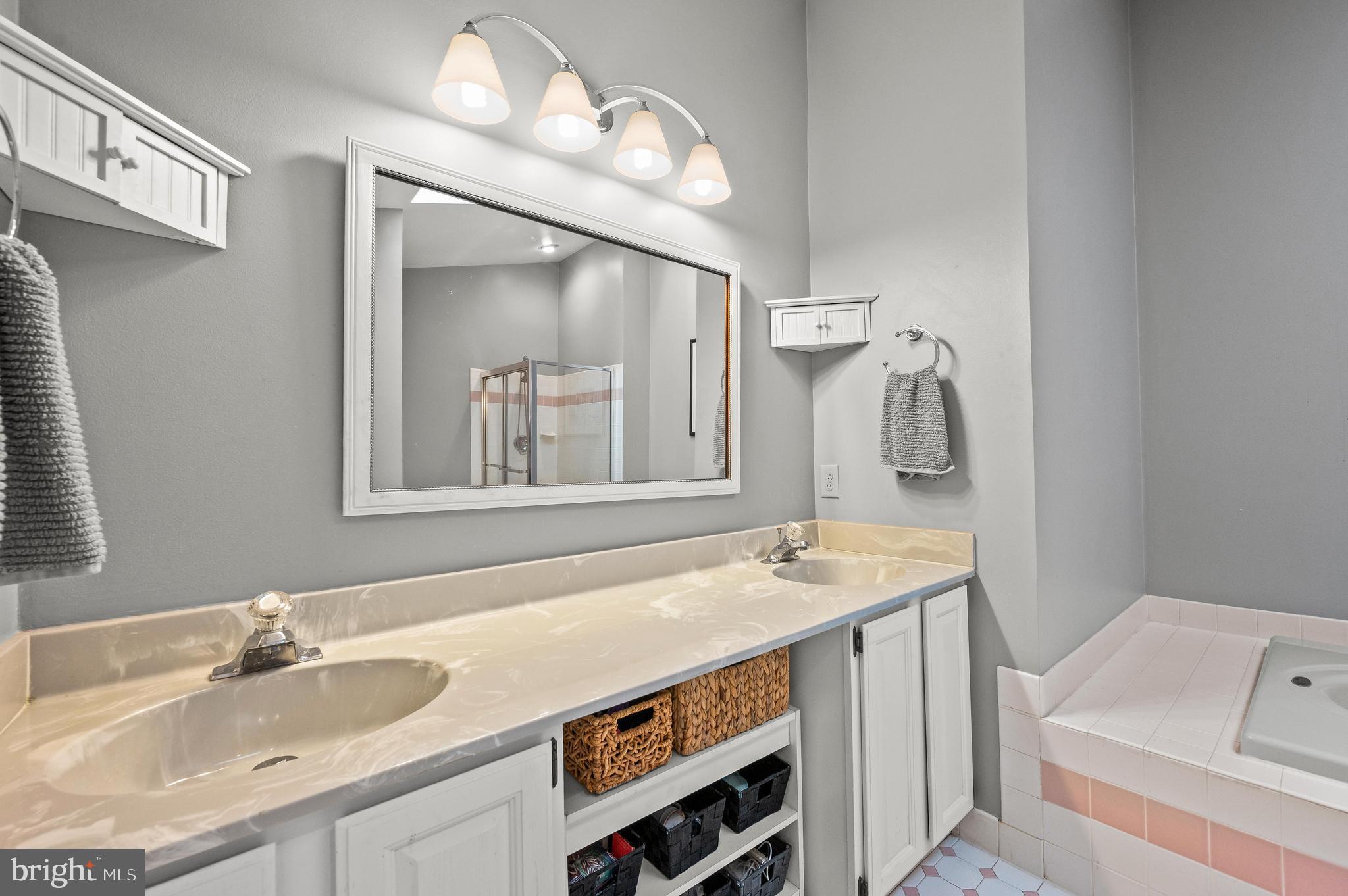 PINE CREST - Residential