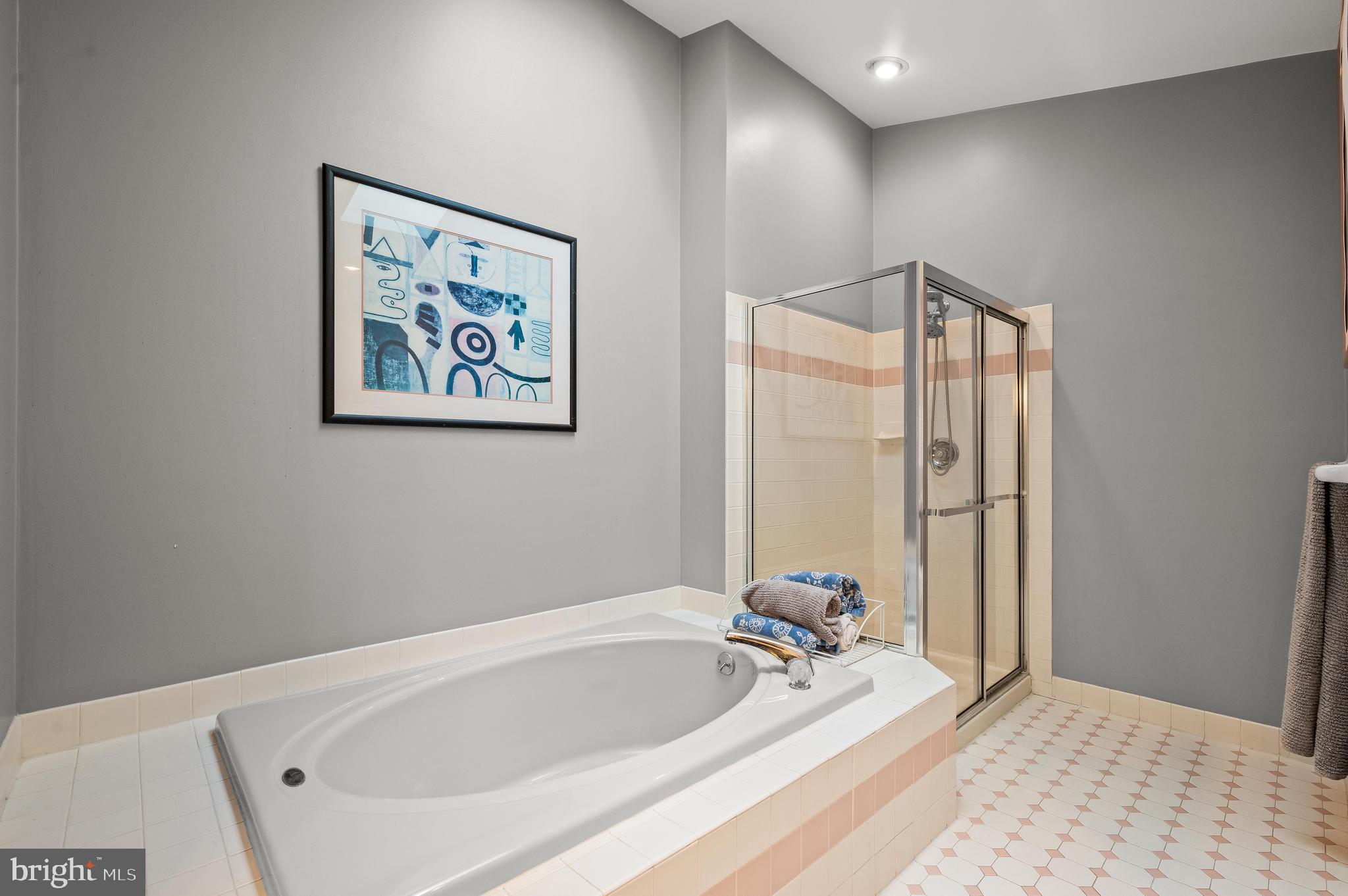PINE CREST - Residential