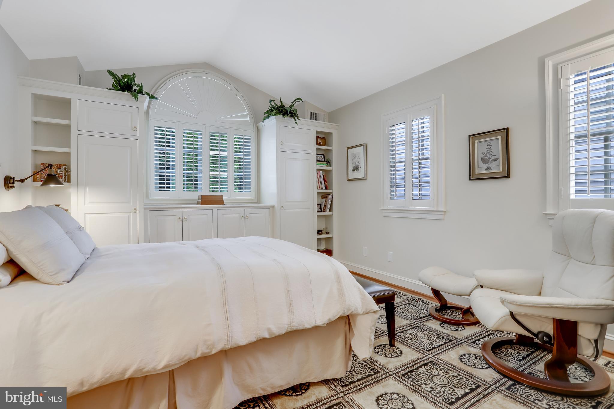 OLD TOWN ALEXANDRIA - Residential