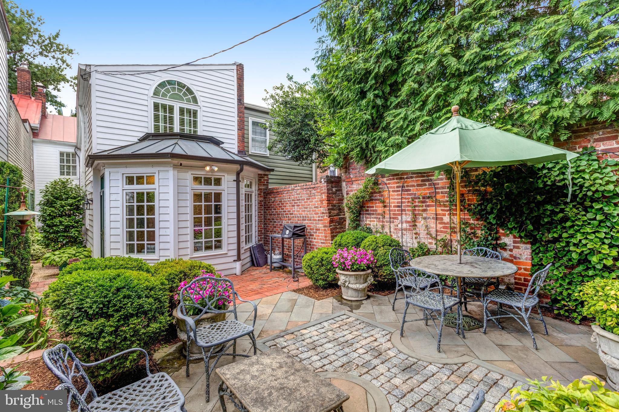 OLD TOWN ALEXANDRIA - Residential