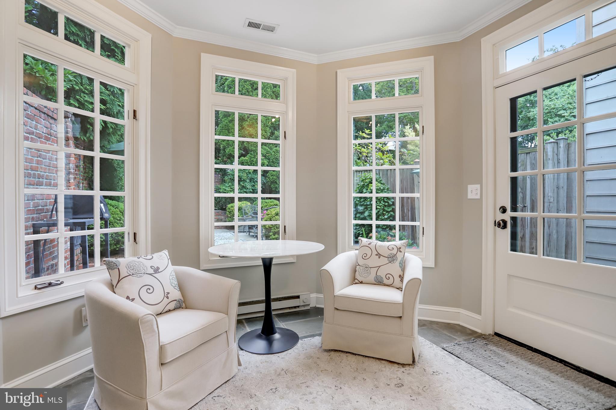 OLD TOWN ALEXANDRIA - Residential