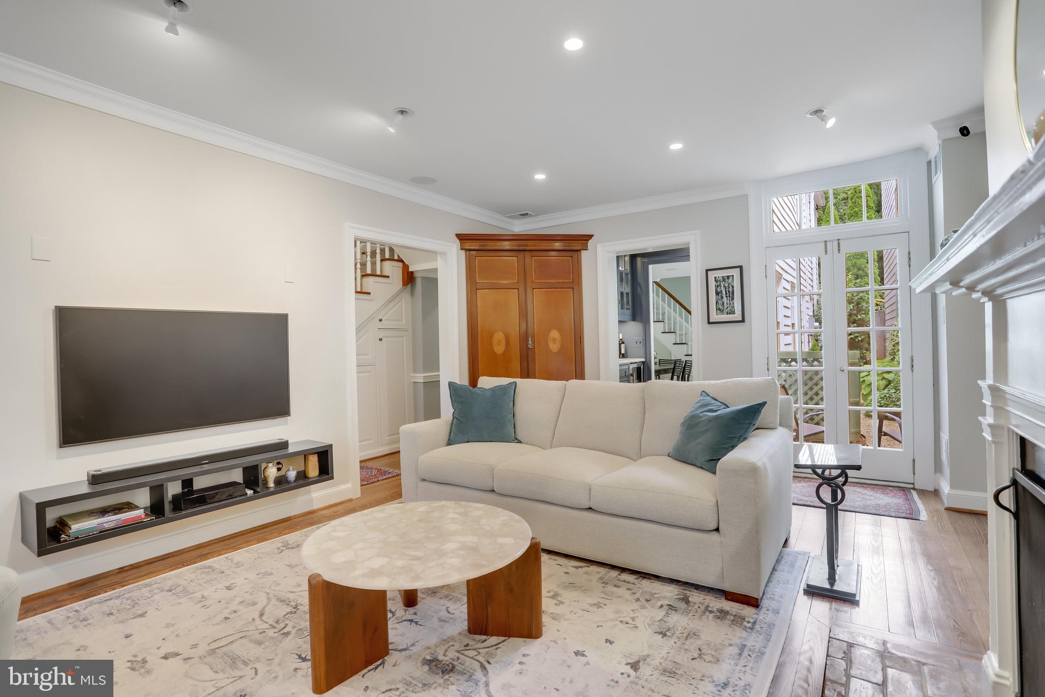 OLD TOWN ALEXANDRIA - Residential