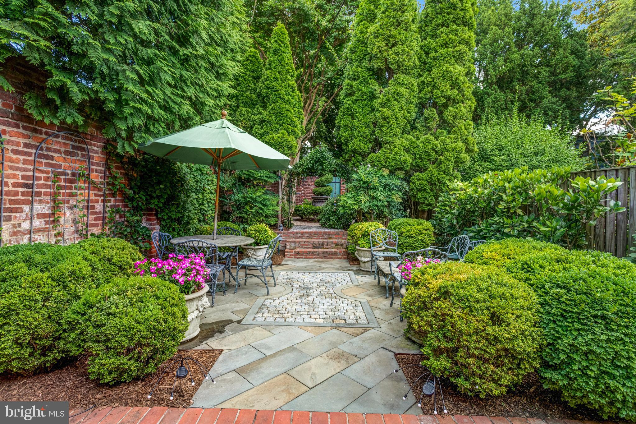 OLD TOWN ALEXANDRIA - Residential