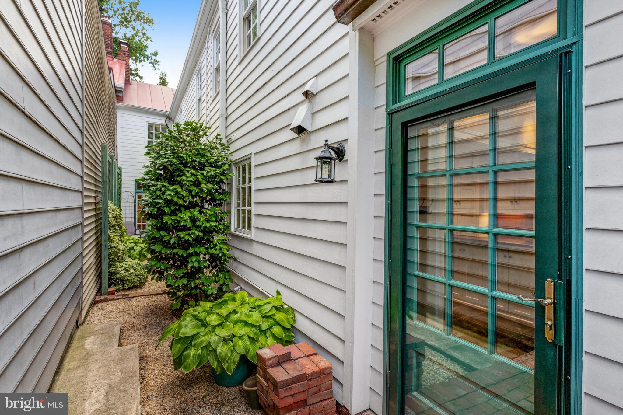 OLD TOWN ALEXANDRIA - Residential