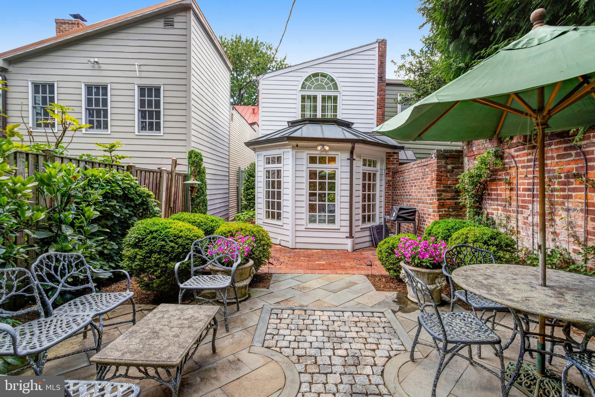 OLD TOWN ALEXANDRIA - Residential