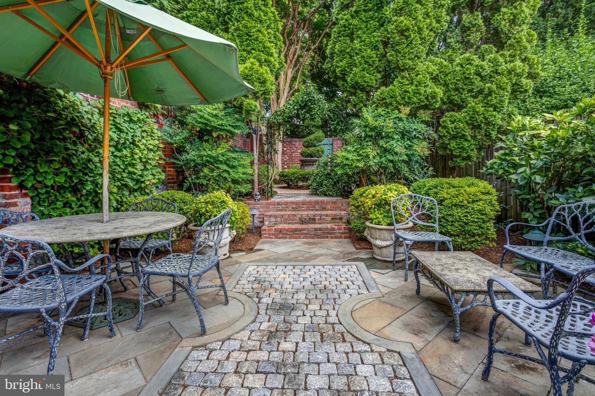 OLD TOWN ALEXANDRIA - Residential