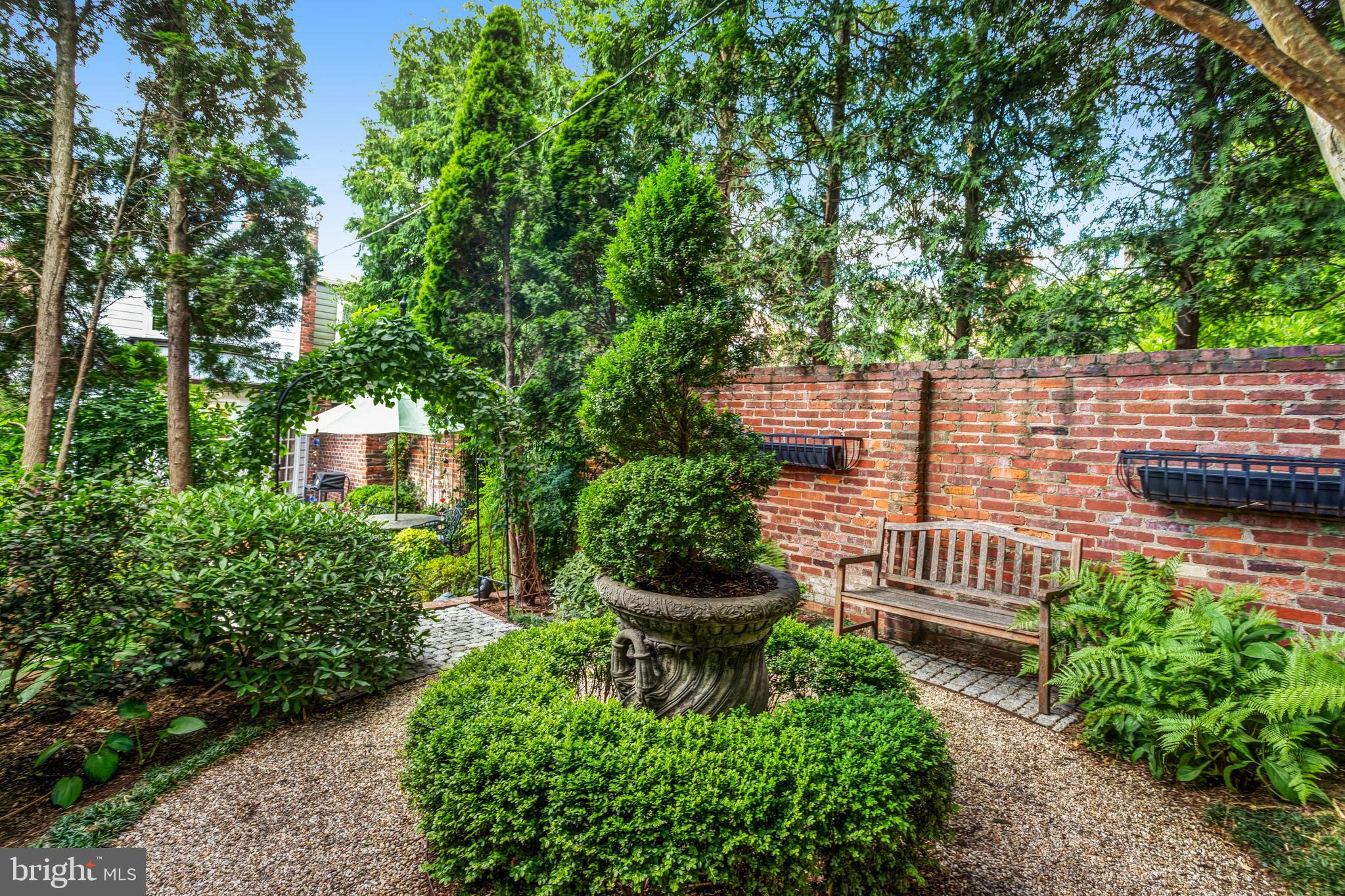 OLD TOWN ALEXANDRIA - Residential