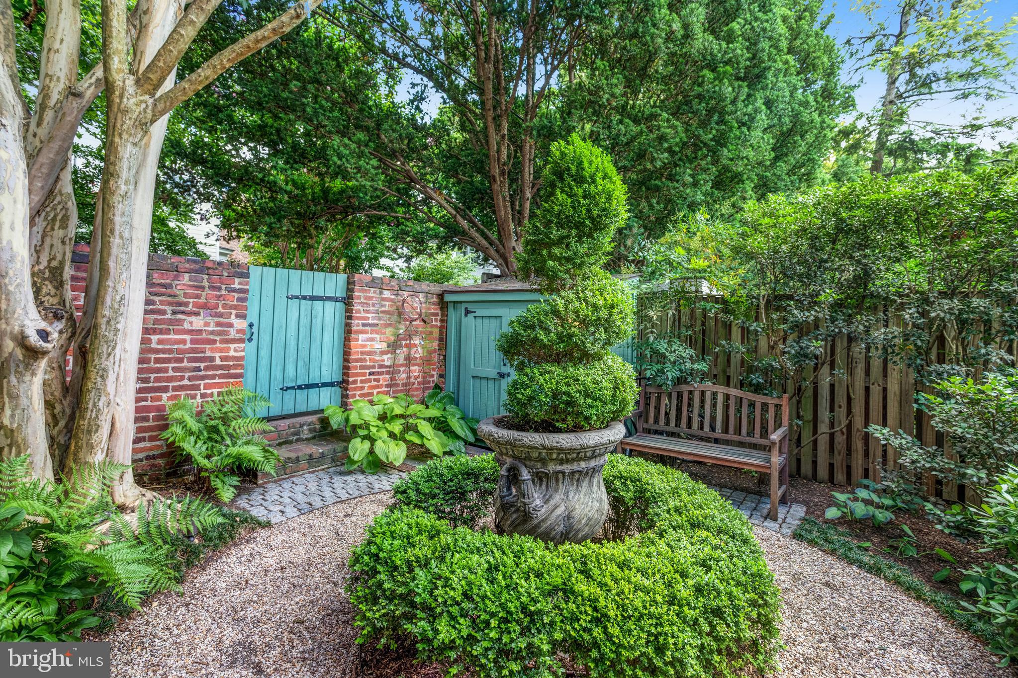 OLD TOWN ALEXANDRIA - Residential