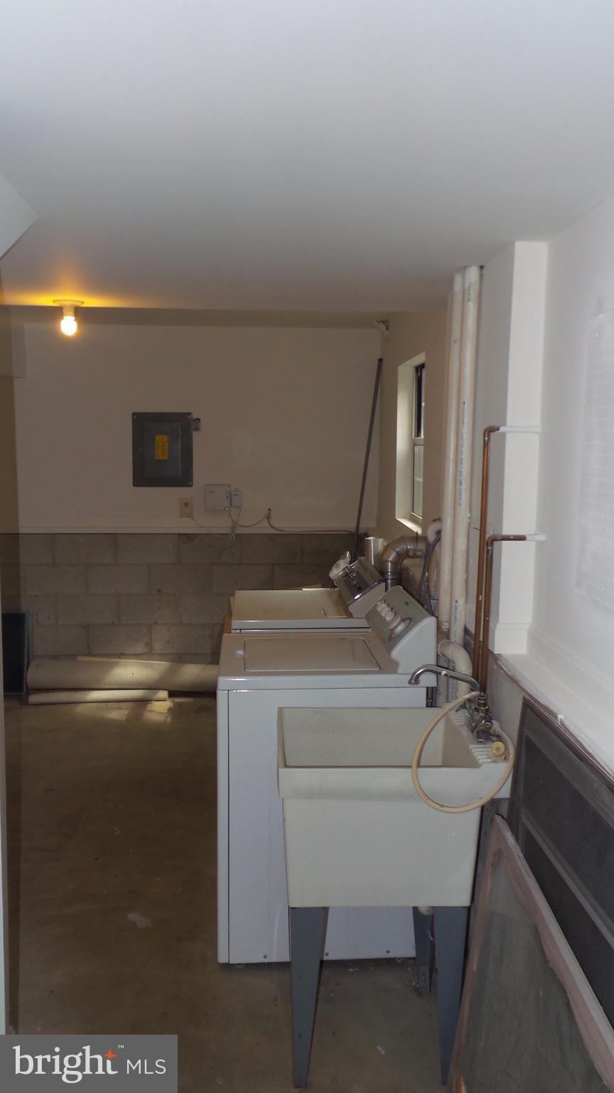 HOLLYWOOD ON THE HILL - Residential