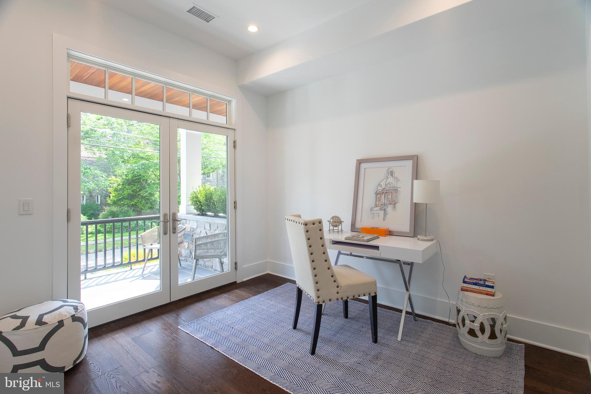 CHESTNUT HILL - Residential