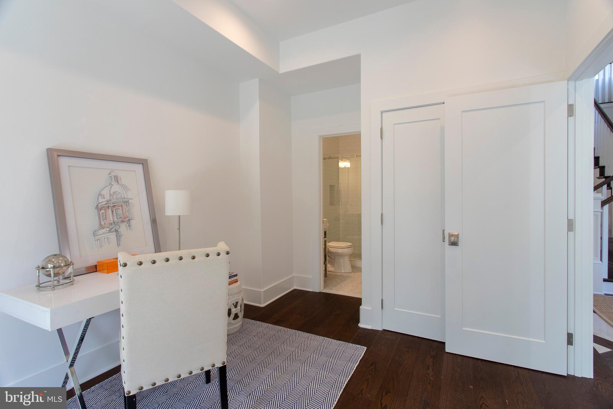 CHESTNUT HILL - Residential