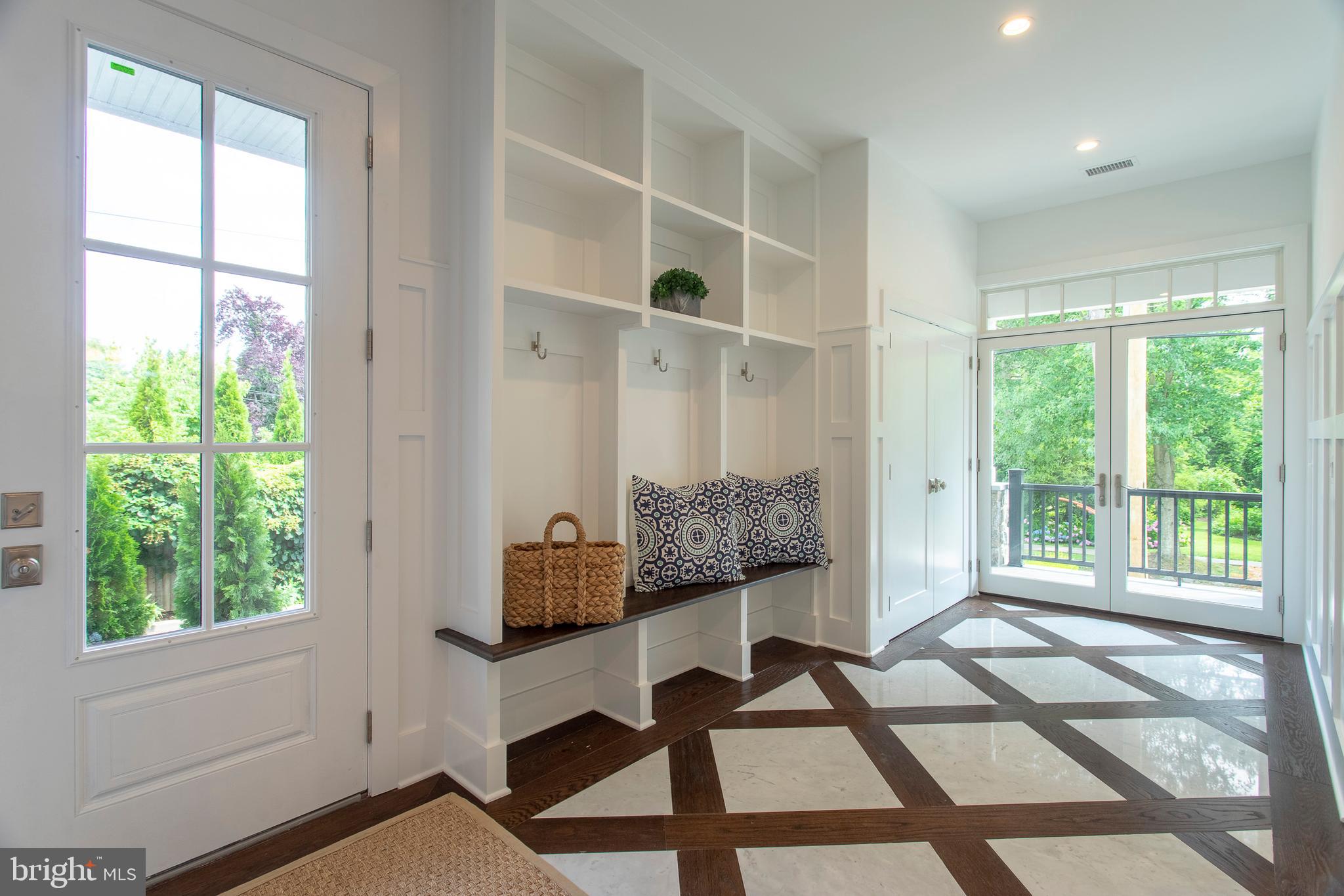 CHESTNUT HILL - Residential