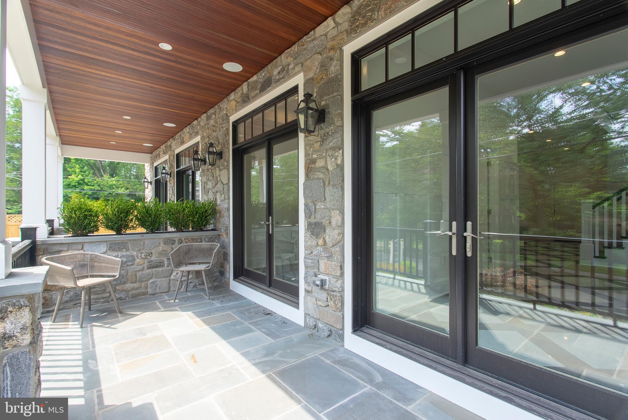 CHESTNUT HILL - Residential