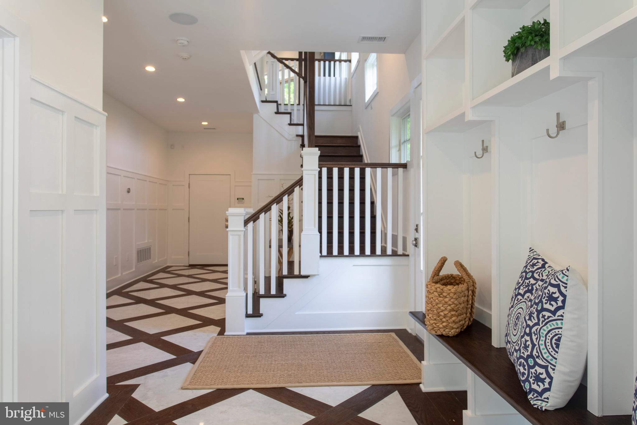 CHESTNUT HILL - Residential