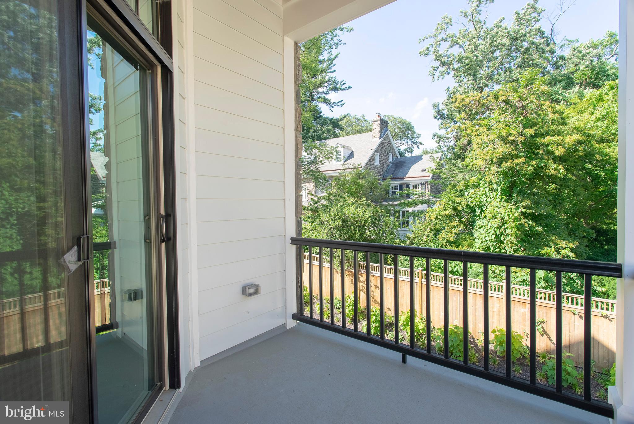 CHESTNUT HILL - Residential