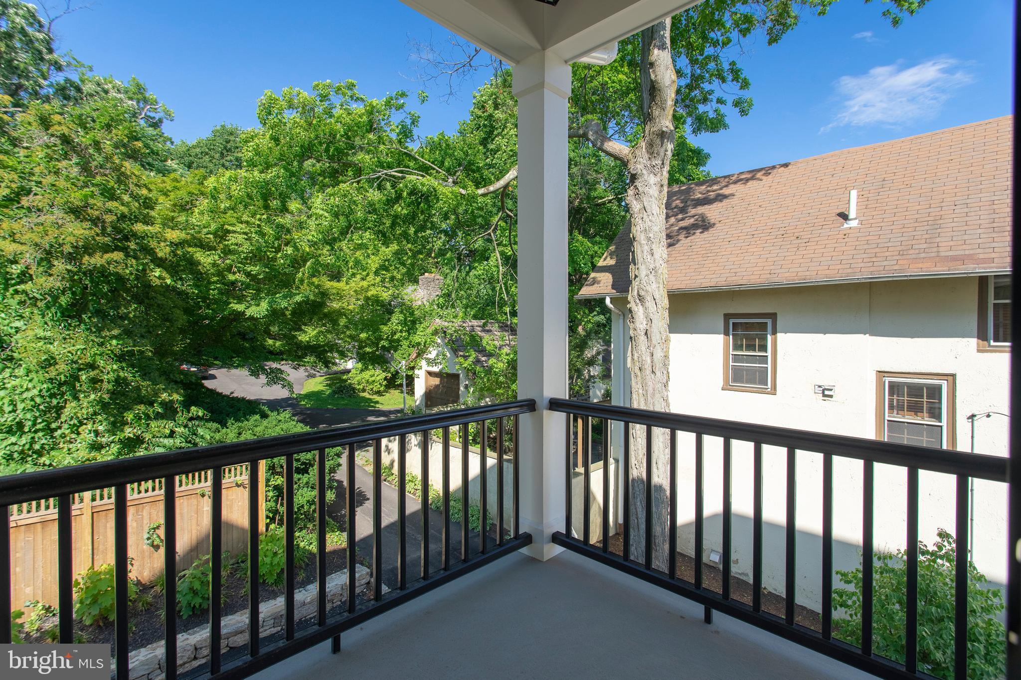 CHESTNUT HILL - Residential