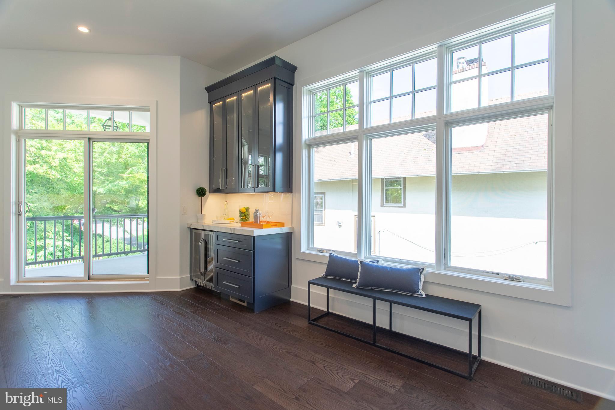 CHESTNUT HILL - Residential