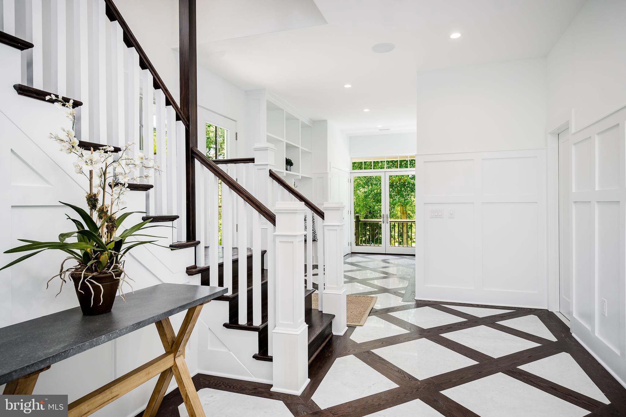 CHESTNUT HILL - Residential