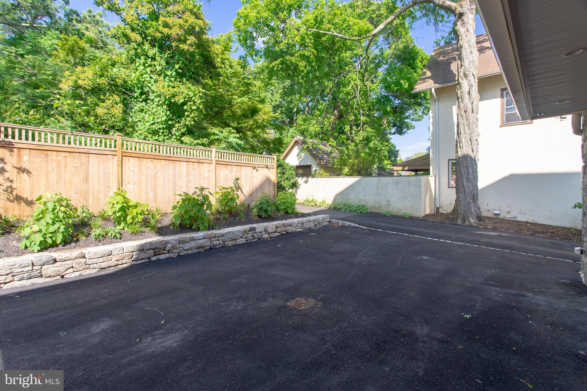 CHESTNUT HILL - Residential