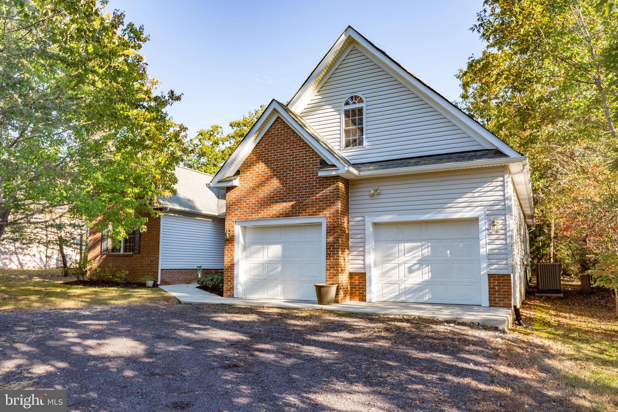 713 LAKEVIEW PARKWAY