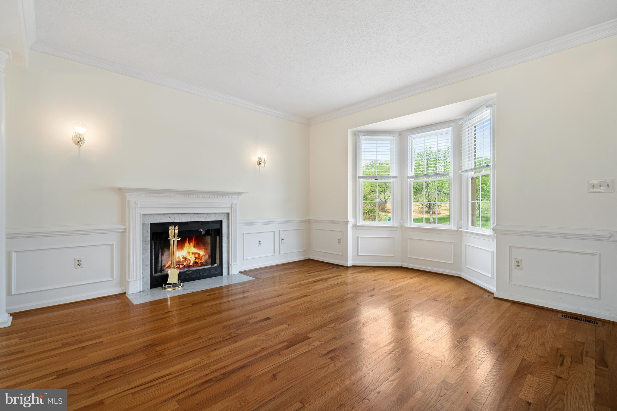211 BARRIE PLACE