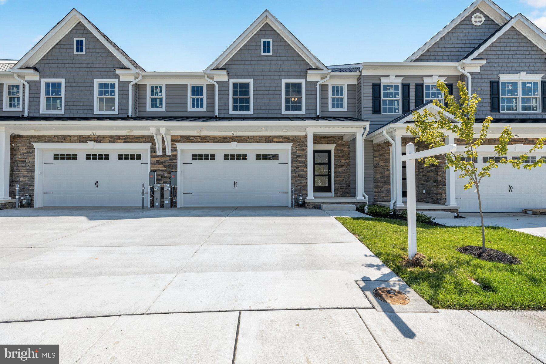 1711 BOTANICAL COURT 10