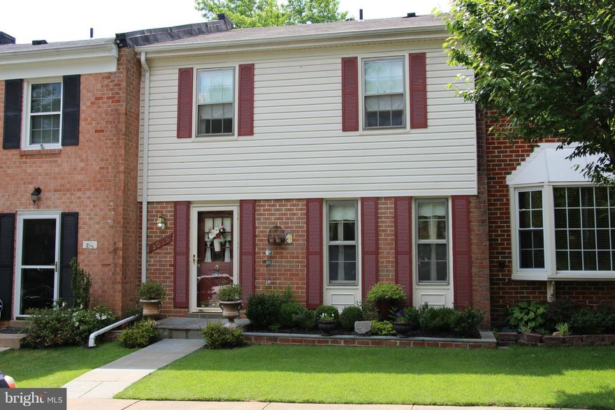 Immaculate! Original Owner (39 yrs) Meticulously Maintained this Large Town Home!  Shows Like a Model Home! Rarely Available Kerrwood St with only 21 Homes Backing to Parkland with TONS of Parking!  Updated Master Bath, Powder Rm, New Paint and Carpet. Recent HWH, HVAC, Stove & Fridge. Very Bright! Stunning Landscaping!  MUST SEE!  You will NOT be Disappointed!  ******OPEN SUN June 5, 1-4pm*******