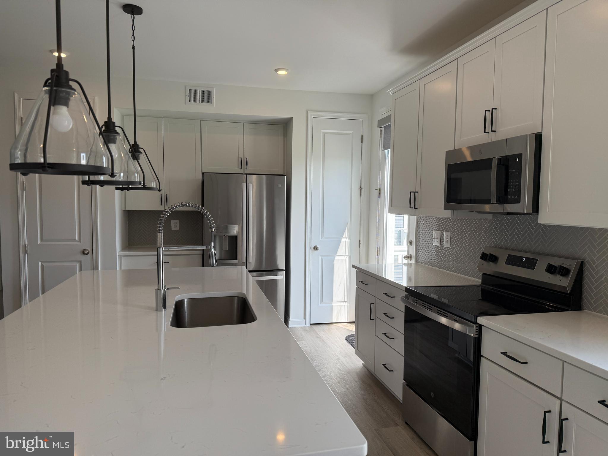 534 ROSEMARY CIRCLE