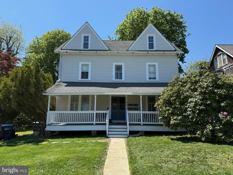 Homes For Sale - 22 Lloyd Avenue<br/> MALVERN, PA 19355