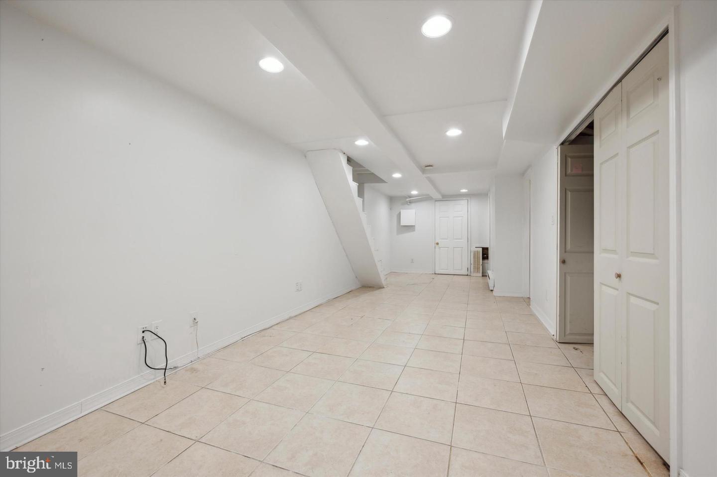 BELMONT VILLAGE - Residential Lease