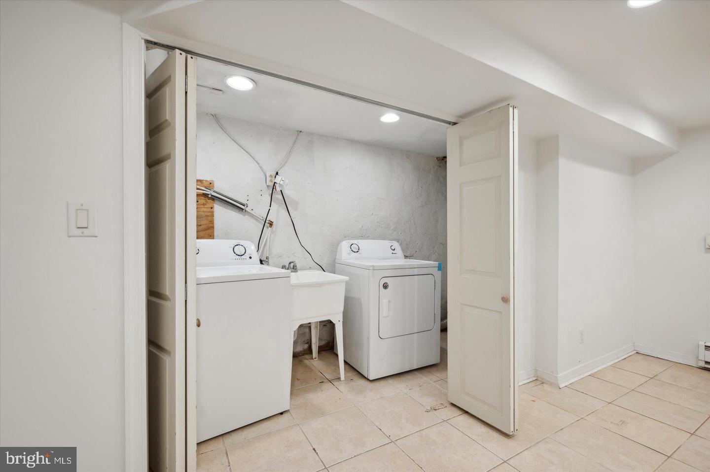 BELMONT VILLAGE - Residential Lease