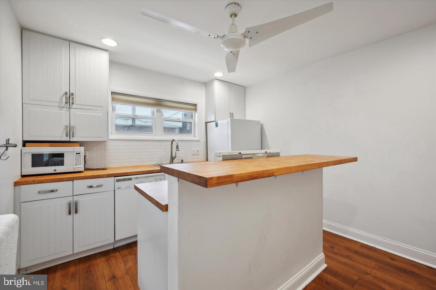 BELMONT VILLAGE - Residential Lease