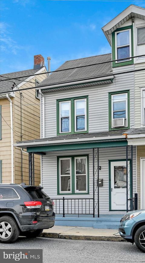 Townhouse For Sale - 2210 Lehman Street<br/> LEBANON, PA 17046