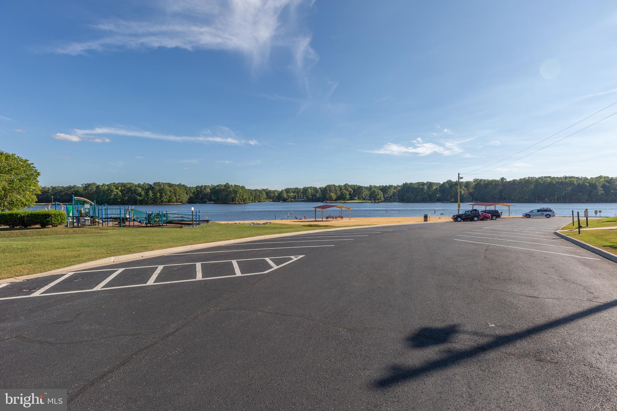 LAKE CAROLINE - Residential