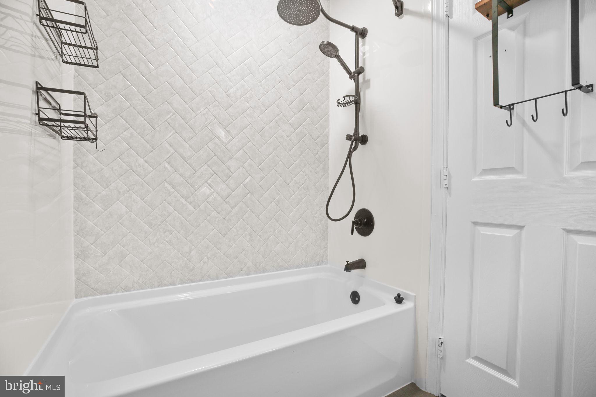 LAKE CAROLINE - Residential