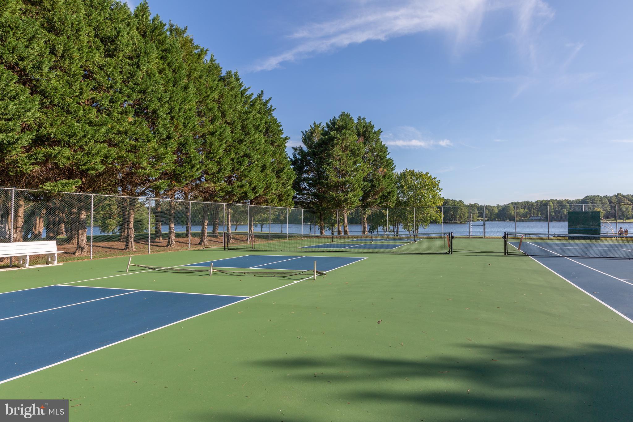 LAKE CAROLINE - Residential